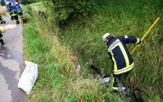 Traktor kippt auf Landwirt_28