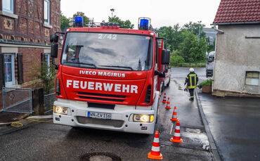 Vollgelaufene Keller beschaeftigen die Feuerwehr in Leutenbach - Bild 06_0