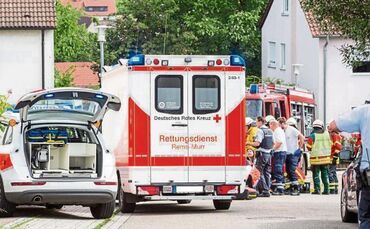 Paketbote von eigenem Fahrzeug ueberrollt, Schwaikheim, Rems-Murr-Kreis, Ba.-Wue., 01.07.2016.