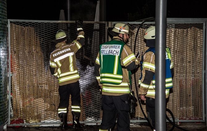 Kühlschrankbrand im F3 Freibad - Bild 04_0