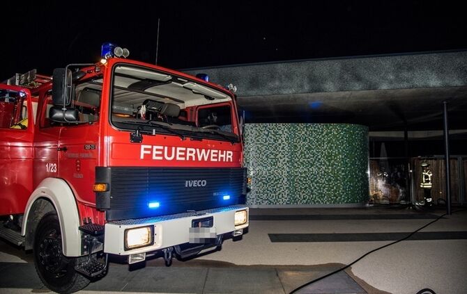 Kühlschrankbrand im F3 Freibad - Bild 14_13