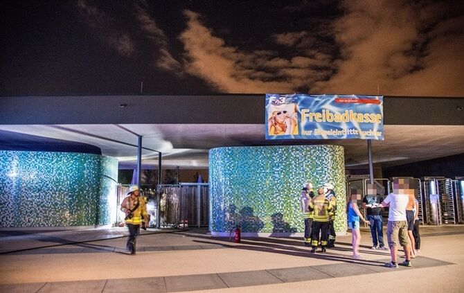 Kühlschrankbrand im F3 Freibad - Bild 16_15