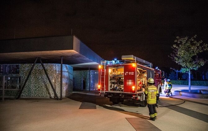 Kühlschrankbrand im F3 Freibad - Bild 19_18