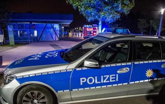 Kühlschrankbrand im F3 Freibad - Bild 20_19