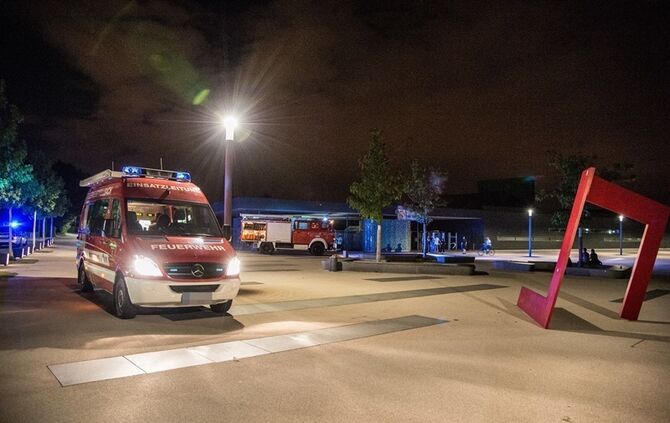 Kühlschrankbrand im F3 Freibad - Bild 23_22