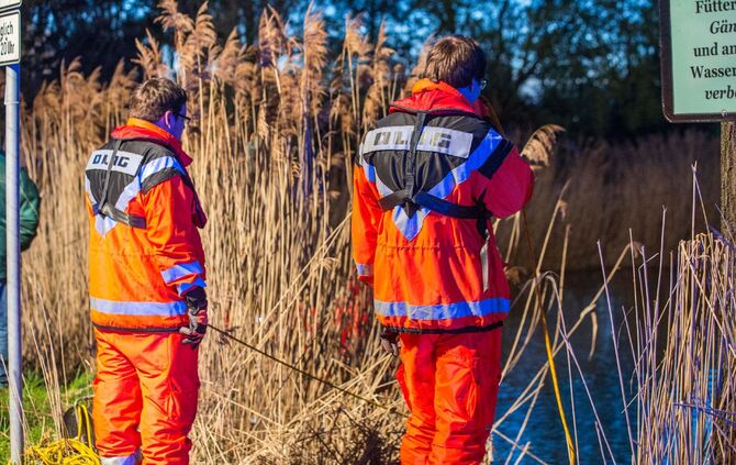 Autowrack mit Leiche im Plüderhäuser Badesee_5