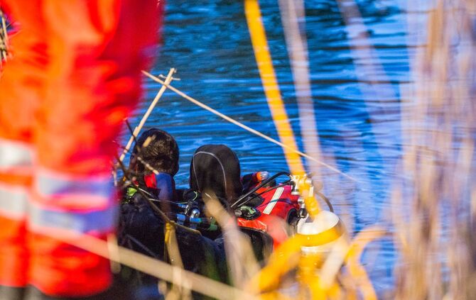 Autowrack mit Leiche im Plüderhäuser Badesee_6