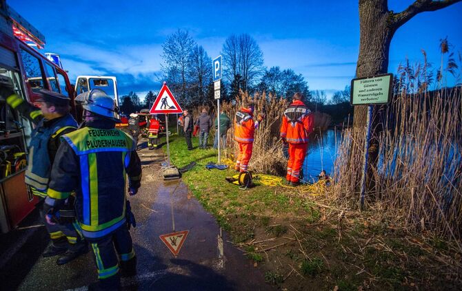 Autowrack mit Leiche im Plüderhäuser Badesee_7