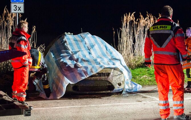 Autowrack mit Leiche im Plüderhäuser Badesee_11