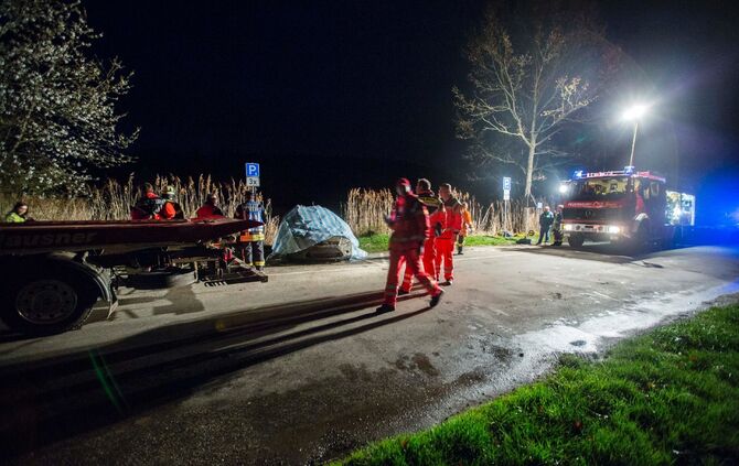 Autowrack mit Leiche im Plüderhäuser Badesee_12