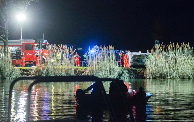 Autowrack mit Leiche im Plüderhäuser Badesee_13