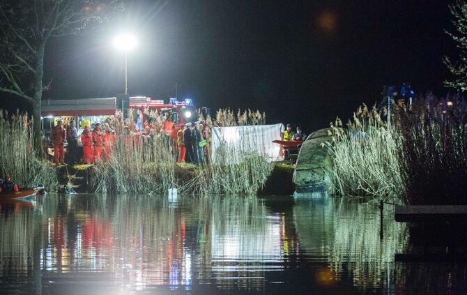 Autowrack mit Leiche im Plüderhäuser Badesee_17