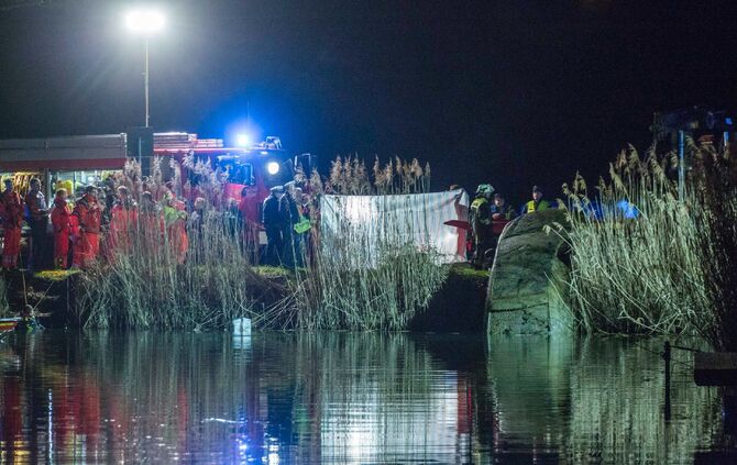 Autowrack mit Leiche im Plüderhäuser Badesee_19