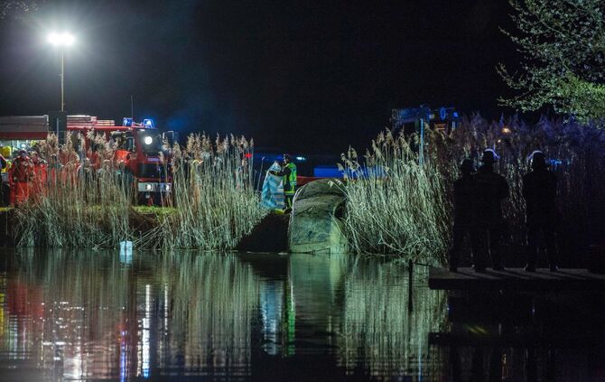 Autowrack mit Leiche im Plüderhäuser Badesee_20