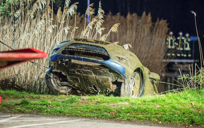 Autowrack mit Leiche im Plüderhäuser Badesee_23
