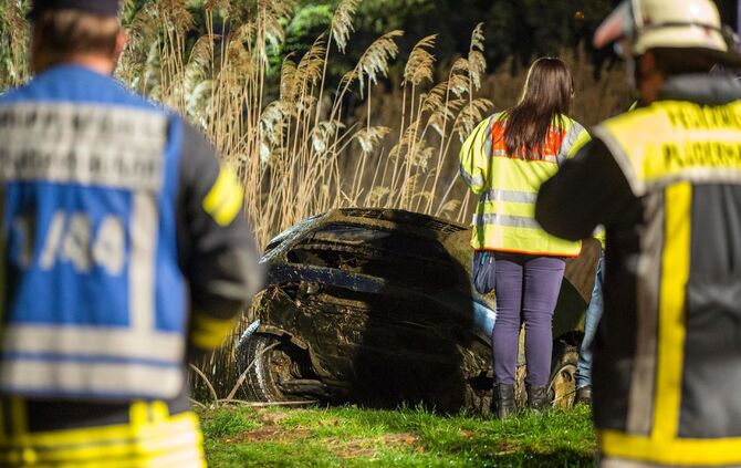 Autowrack mit Leiche im Plüderhäuser Badesee_24