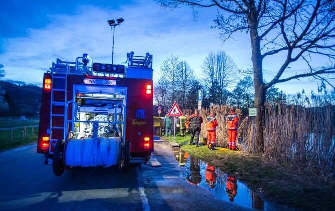 Autowrack mit Leiche im Plüderhäuser Badesee_26