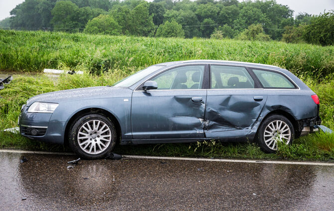 Unfall mit drei Fahrzeugen - Bild 19_11
