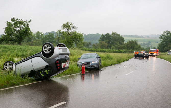 Unfall mit drei Fahrzeugen - Bild 10_16