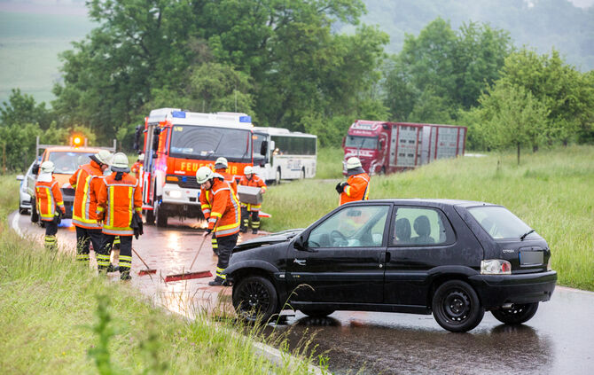 Unfall mit drei Fahrzeugen - Bild 04_18