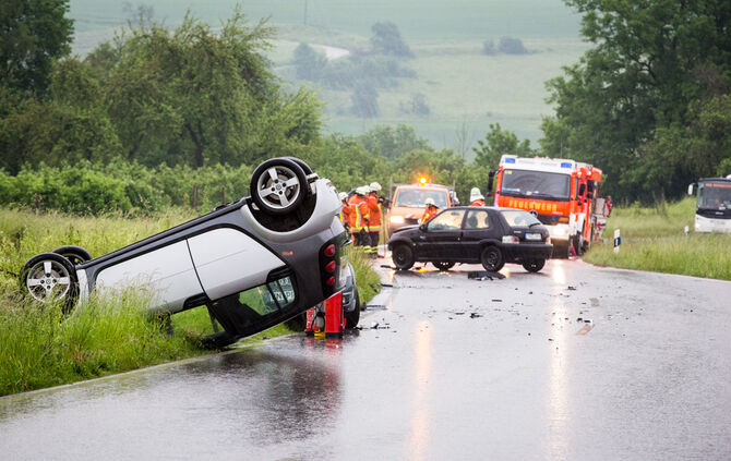 Unfall mit drei Fahrzeugen - Bild 01_19