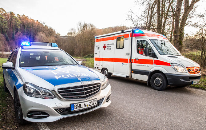 Auto kracht in Brückengeländer - Bild 11_6