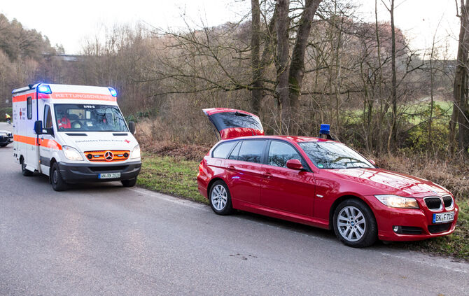 Auto kracht in Brückengeländer - Bild 09_11