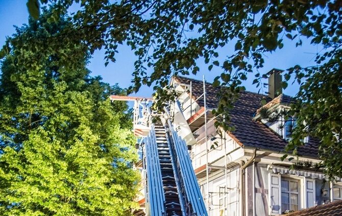 Betrunkener fährt gegen Gerüst - Feuerwehr im Einsatz - Bild 14_13