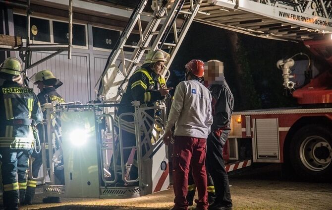 Betrunkener fährt gegen Gerüst - Feuerwehr im Einsatz - Bild 26_25