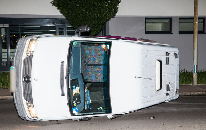 Volvo nimmt Wohnmobil die Vorfahrt - Bild 11_10