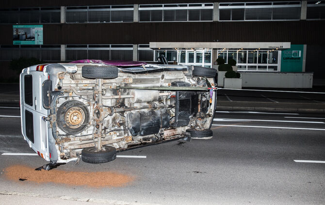 Volvo nimmt Wohnmobil die Vorfahrt - Bild 16_15