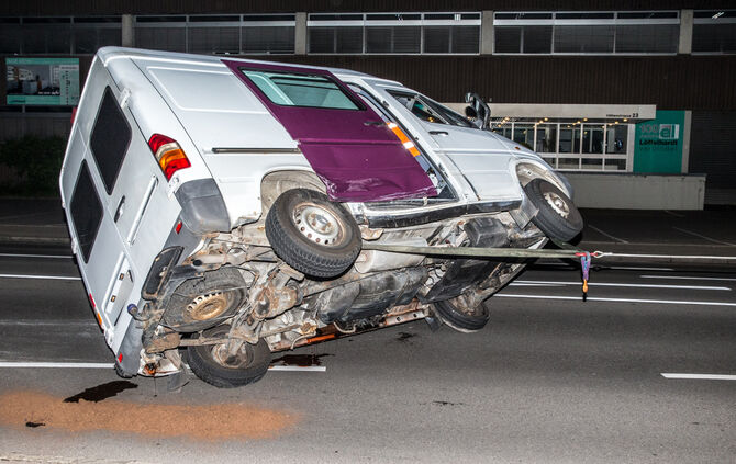 Volvo nimmt Wohnmobil die Vorfahrt - Bild 17_16