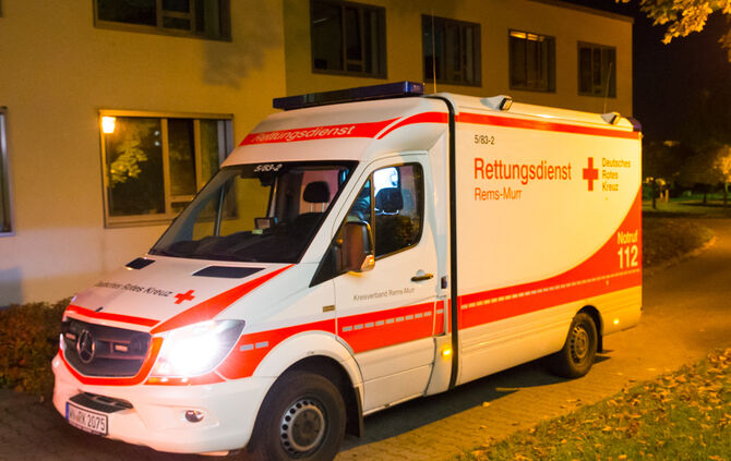 Bettdecke angesteckt - zwei Verletzte - Bild 04_2