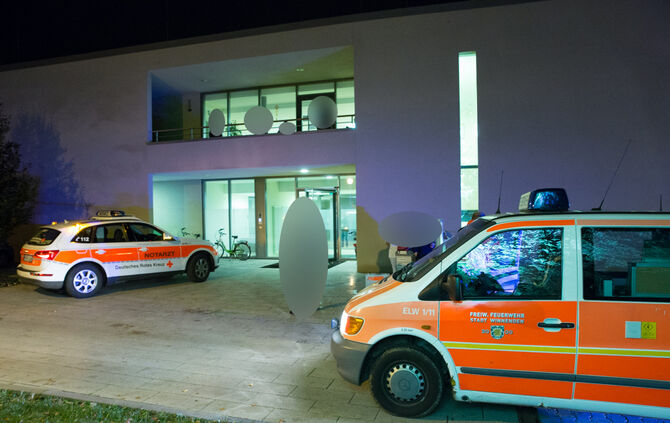 Bettdecke angesteckt - zwei Verletzte - Bild 03_3