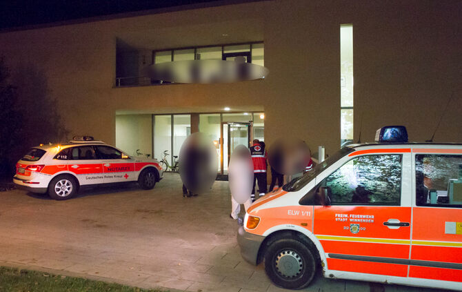 Bettdecke angesteckt - zwei Verletzte - Bild 02_4