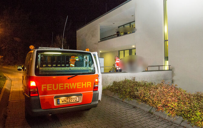 Bettdecke angesteckt - zwei Verletzte - Bild 01_5