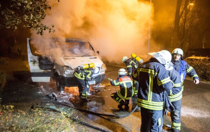 Gärtnerei-Kleinlaster am Bauhof in Vollbrand - Bild 07_0