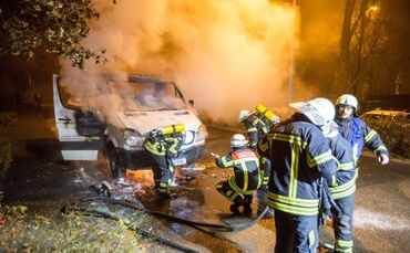 Gärtnerei-Kleinlaster am Bauhof in Vollbrand - Bild 07_0