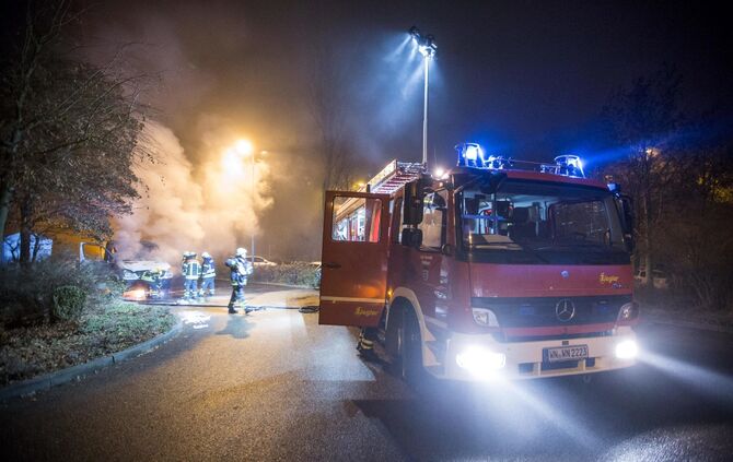 Gärtnerei-Kleinlaster am Bauhof in Vollbrand - Bild 04_3