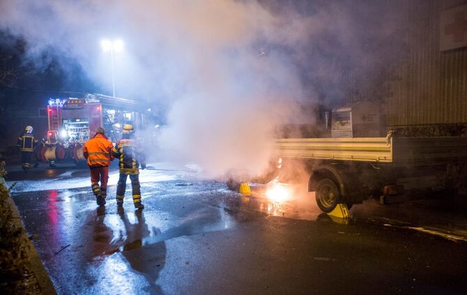 Gärtnerei-Kleinlaster am Bauhof in Vollbrand - Bild 12_10