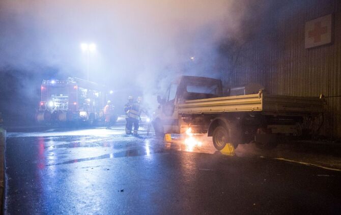 Gärtnerei-Kleinlaster am Bauhof in Vollbrand - Bild 13_11