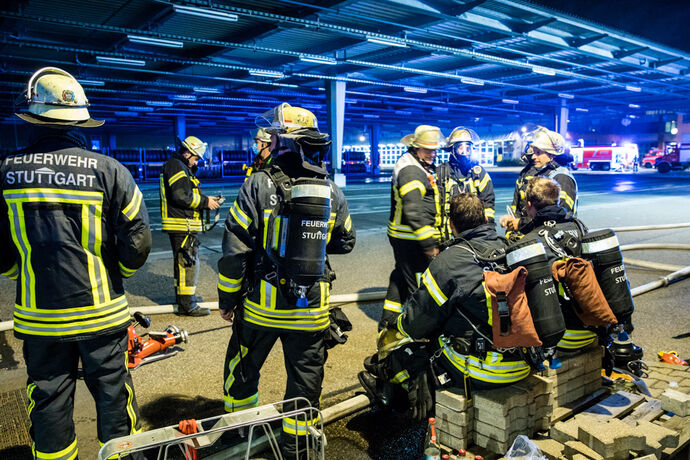 SSB Busdepot in Flammen, Ulmer Str, Stuttgart-Gaisburg, 30.09.2021.