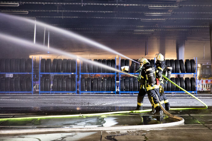 SSB Busdepot in Flammen, Ulmer Str, Stuttgart-Gaisburg, 30.09.2021.