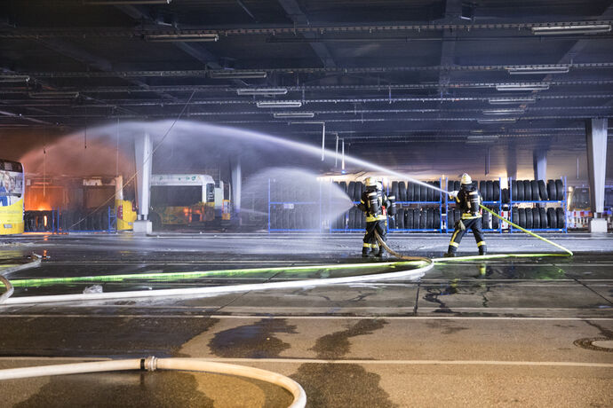 SSB Busdepot in Flammen, Ulmer Str, Stuttgart-Gaisburg, 30.09.2021.