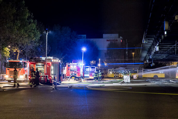 SSB Busdepot in Flammen, Ulmer Str, Stuttgart-Gaisburg, 30.09.2021.