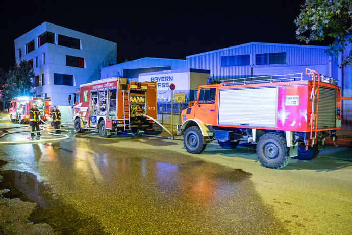SSB Busdepot in Flammen, Ulmer Str, Stuttgart-Gaisburg, 30.09.2021.