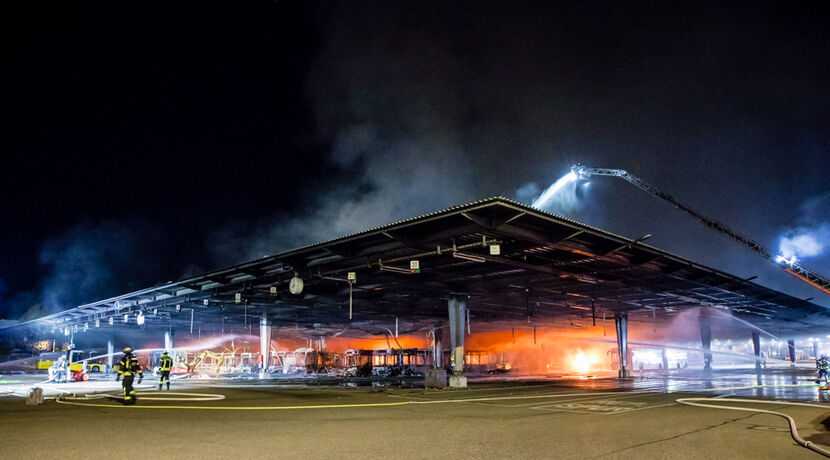 SSB Busdepot in Flammen, Ulmer Str, Stuttgart-Gaisburg, 30.09.2021.