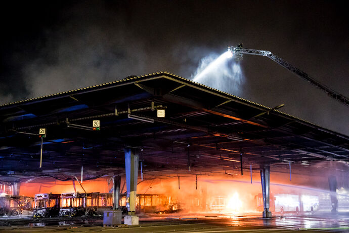 SSB Busdepot in Flammen, Ulmer Str, Stuttgart-Gaisburg, 30.09.2021.