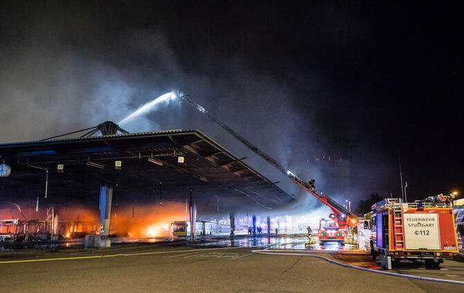 SSB Busdepot in Flammen, Ulmer Str, Stuttgart-Gaisburg, 30.09.2021.