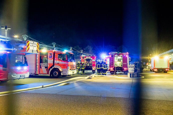 SSB Busdepot in Flammen, Ulmer Str, Stuttgart-Gaisburg, 30.09.2021.